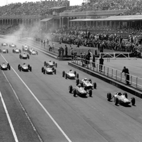 Le départ vient d'être donné à Aintree, Jim est en tête...
Contribution de Peka du forum Autodiva Le départ vient d'être donné à Aintree, Jim est en tête...
Contribution de Peka du forum Autodiva